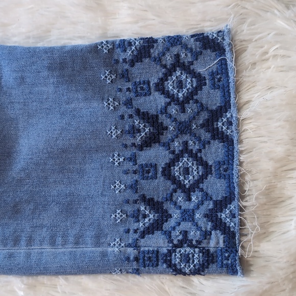 Lauren Ralph Lauren Blue Embroidered Straight Crop Jeans Size 12 - Picture 5 of 13